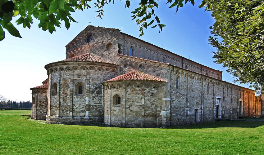 Basilica Romanica di San Pietro Apostolo - St. Peter Church