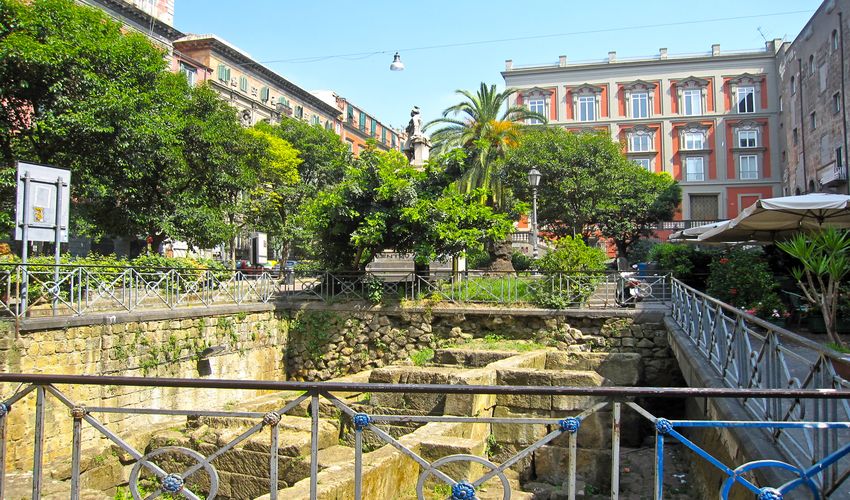 Piazza Bellini - Bellini Square