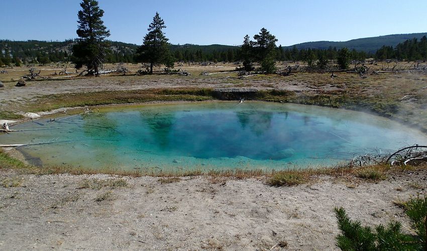 Rabbitkettle Hot Springs